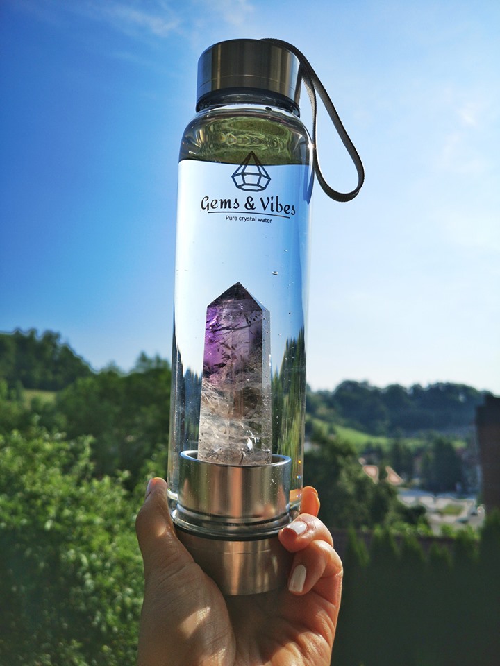 Gems & Vibes Offers Original and Authentic Crystal Water Bottles with Healing Properties 