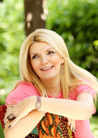 Harvard-Trained Psychologist and Best-Selling Author in Europe, Dr. Liza Varvogli, Is Finally in Amazon Bookstore