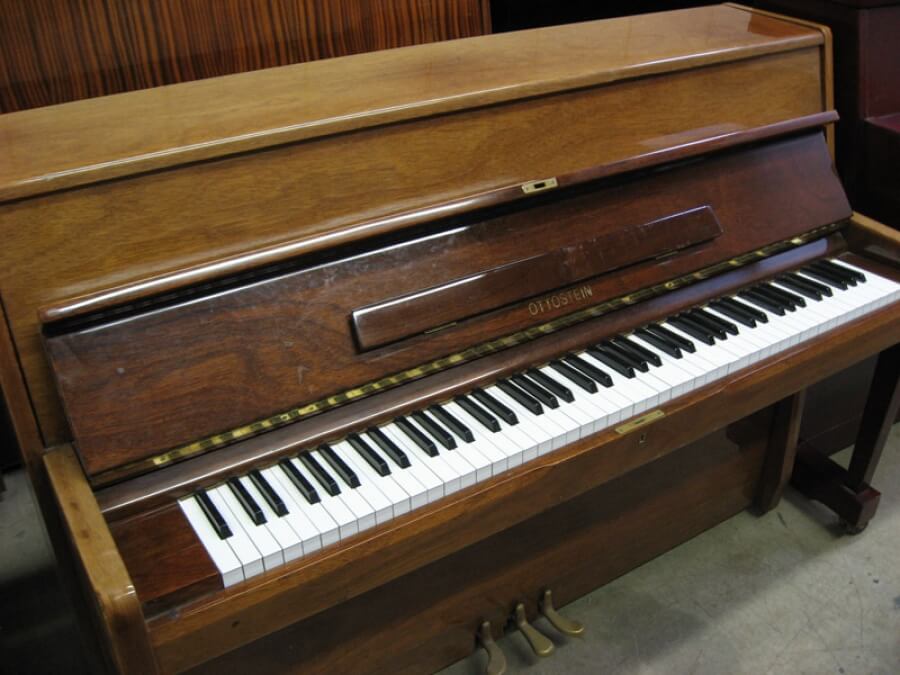 Shop Used PIanos from Universal Piano Services Safely With Video Calls