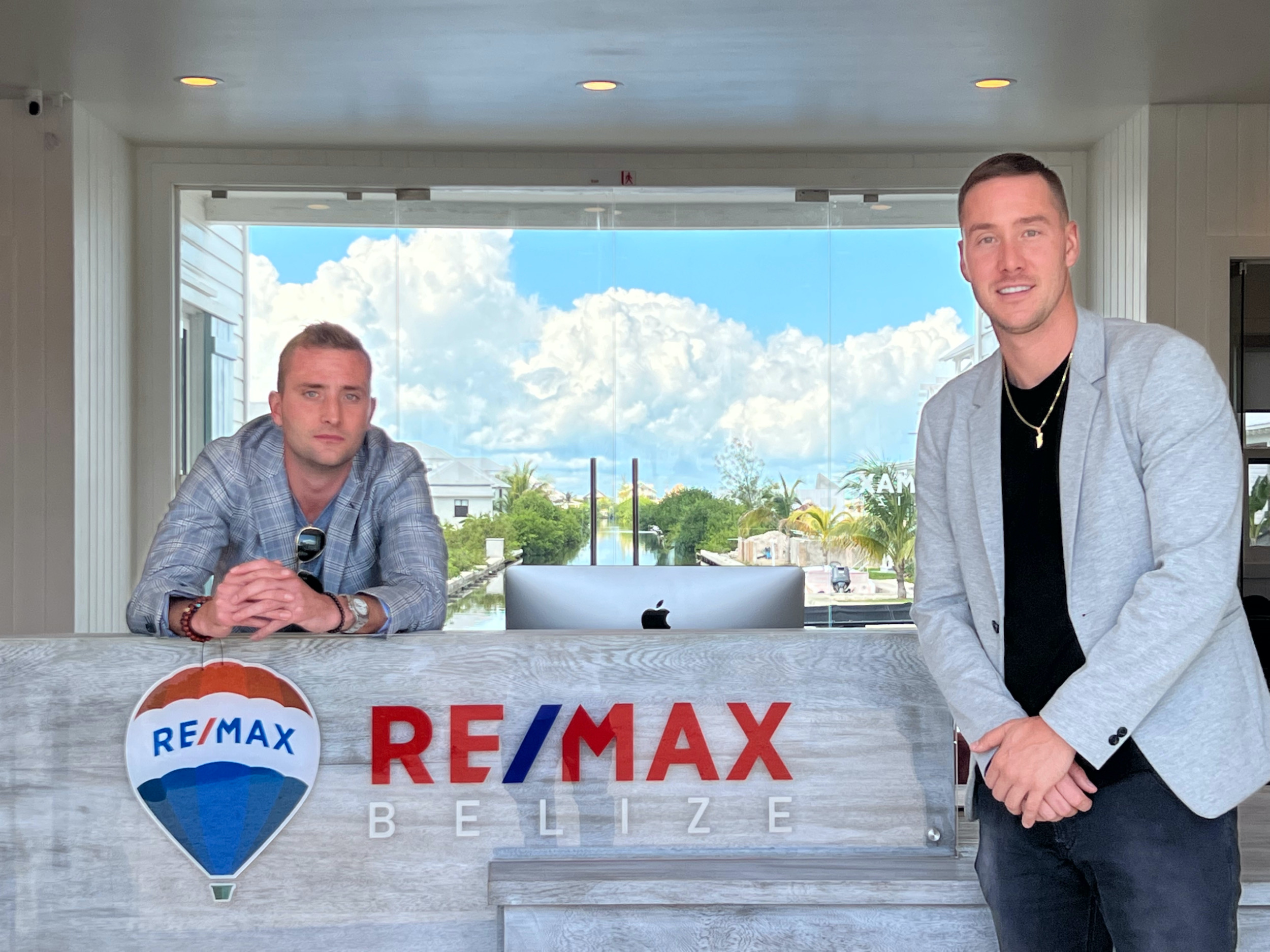 RE/MAX Belize Agents Will Mitchell & Dustin Rennie Finish as 2021 Top Producers in Region 