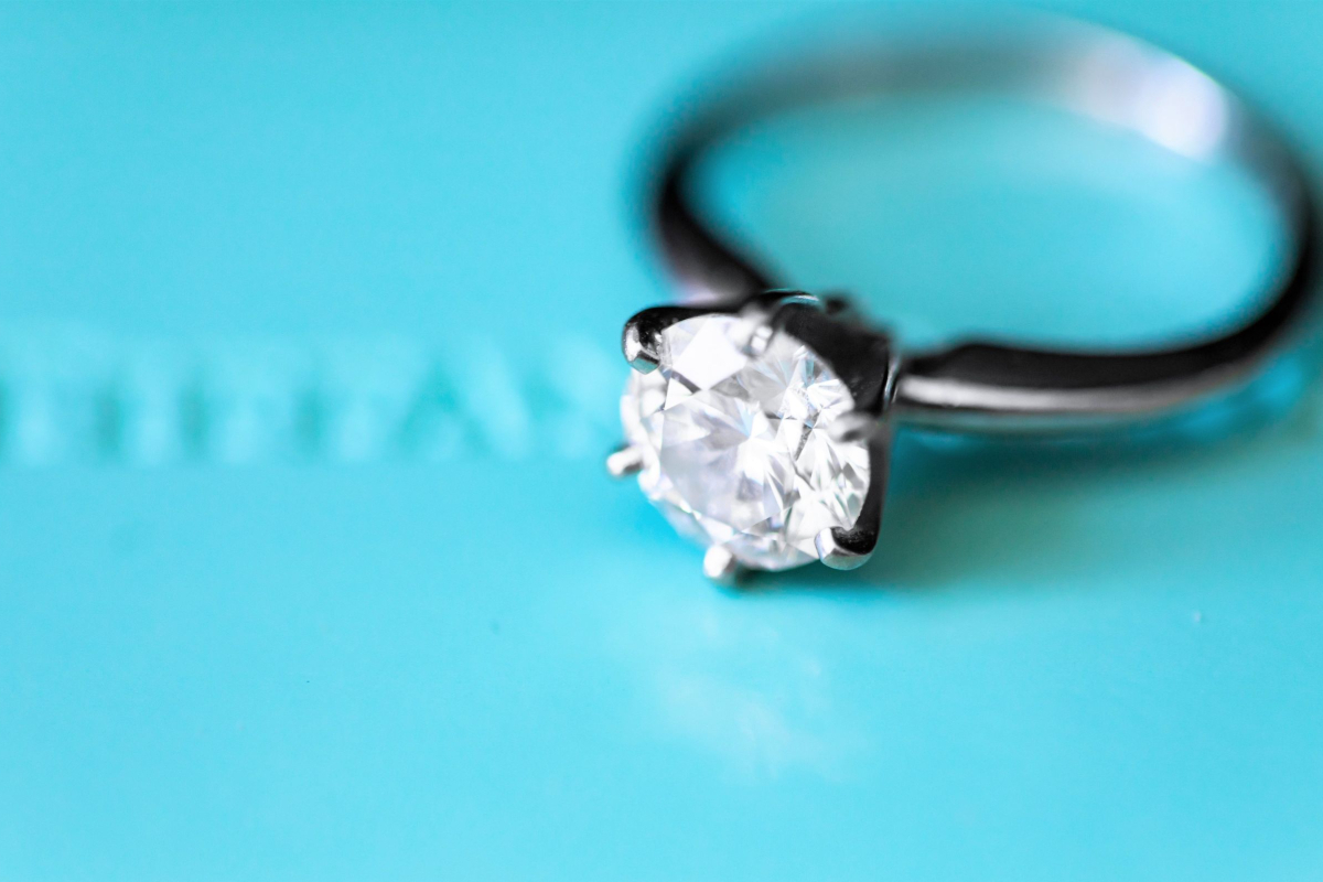 Realtimecampaign.com Discusses Why Engaged Couples Are Choosing Moissanite Rings