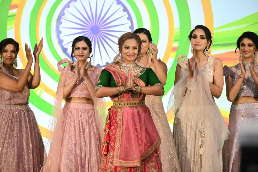 Fashion Icons Priyal Doshi and Utsav Dholakia add glamour to Azadi ka Amrit Mahotsav celebrations 