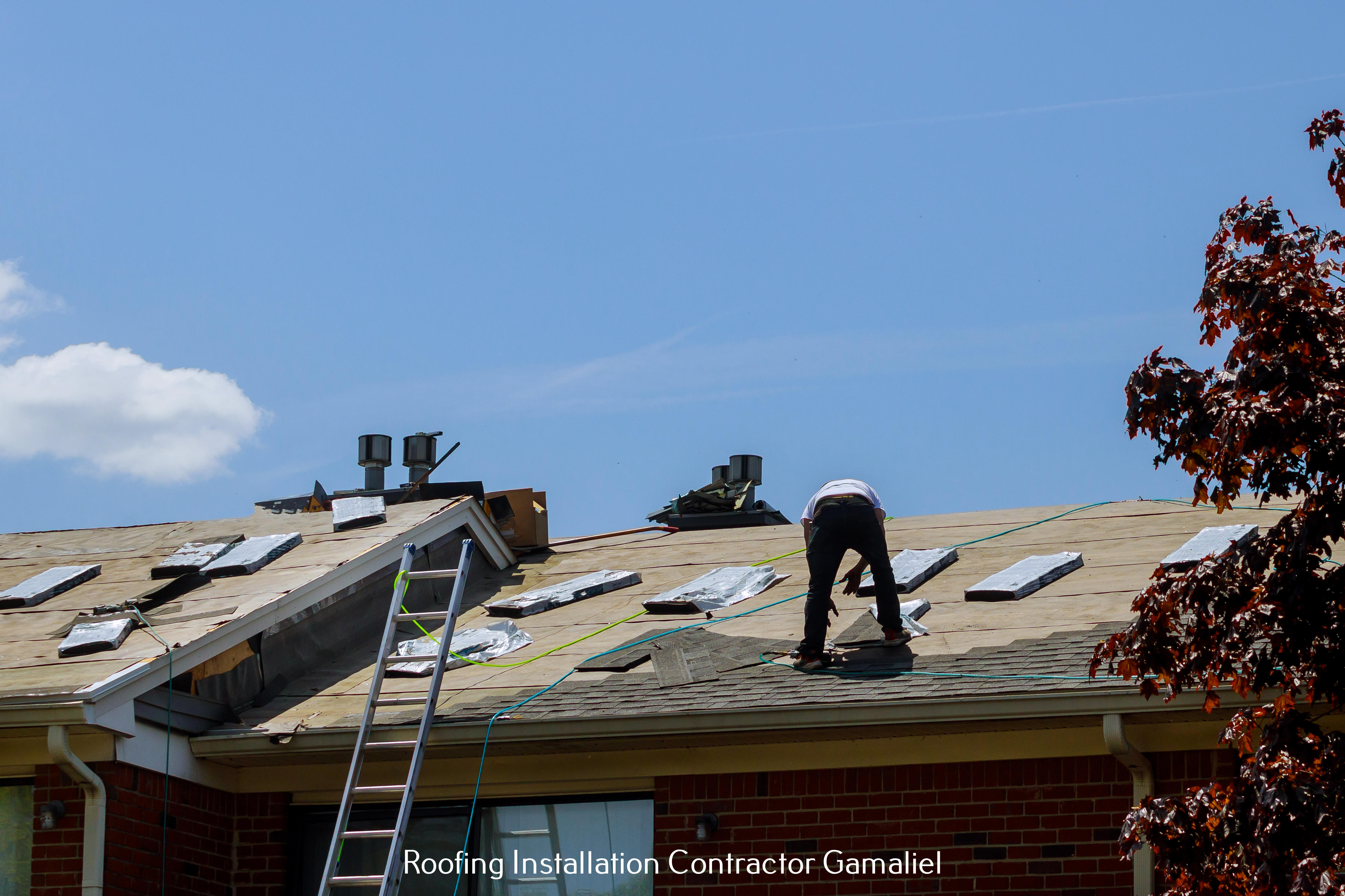Lawrence Construction, Inc. Outlines the Common Indicators of a Roof That Needs Repair/Replacement